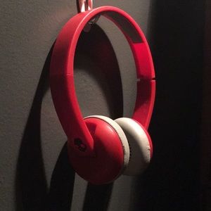 Skull candy blue tooth headphones on ear